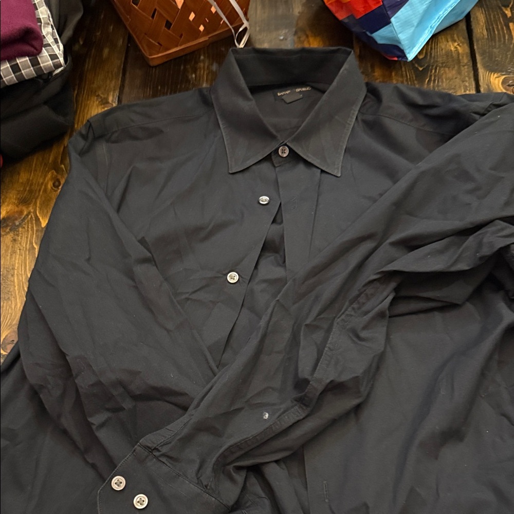 Banana Republic Men's Black Button Down Shirt